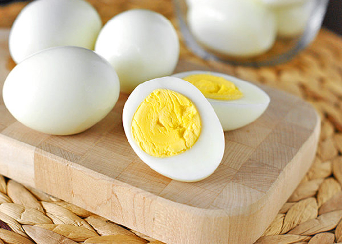 Ăn cả quả trứng có thể mang lại nhiều lợi ích , bao gồm cả việc giúp bạn giảm cân.