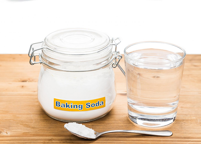 Baking Soda giải phóng khí CO2  chính cơ chế này giúp trục xuất hết một số bụi bẩn trên bề mặt.