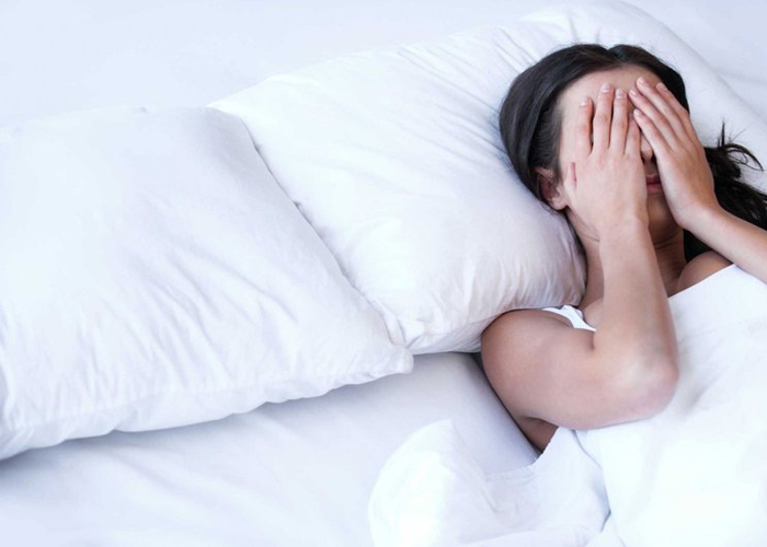 Giấc ngủ kém chất lượng có liên quan đến tăng cân vì nó kích hoạt giải phóng hormone căng thẳng cortisol