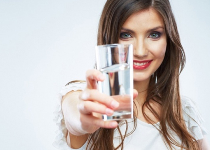 Uống nước có thể tăng cường trao đổi chất từ ​​24% đến 30%