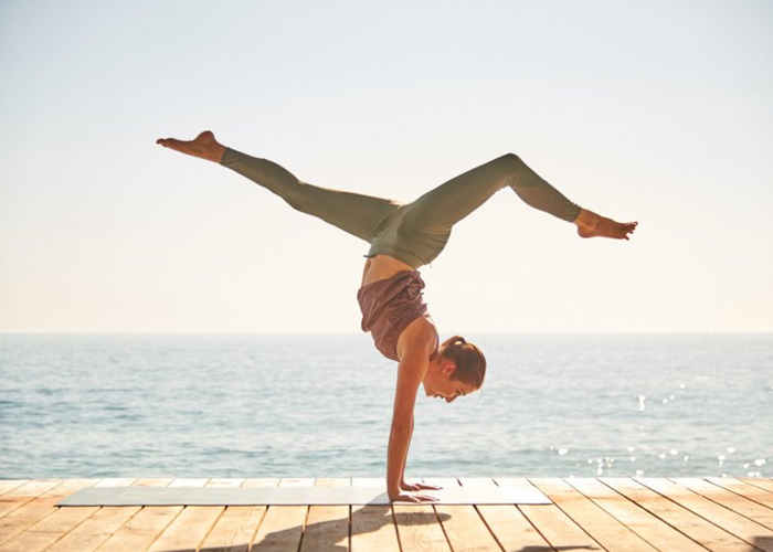 Yoga giúp giảm cân cùng với việc giữ cho cơ thể và tâm trí của bạn khỏe mạnh.
