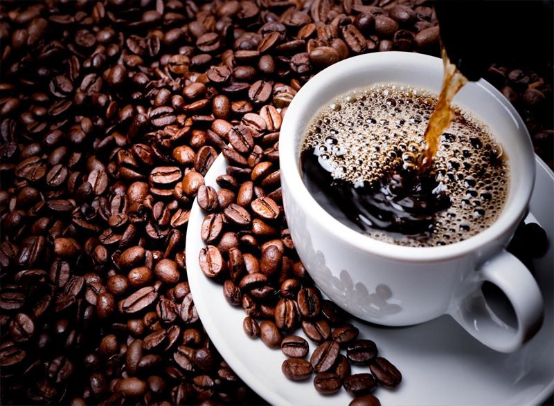 Cà phê có chứa nhiều caffeine làm tăng đột biến nồng độ cortisol (hormone căng thẳng) và estrogen.